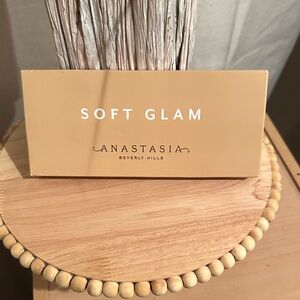 Anastasia Beverly Hills Soft Glam Palette - Warm Beige